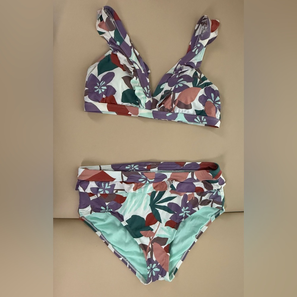 Bikini - Picture 1 of 12